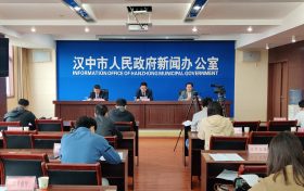全市市場(chǎng)主體總量超30萬(wàn)戶——漢中市2022年親商惠企政策系列新聞發(fā)布會(huì)召開(kāi)縮略圖