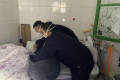 寧強(qiáng)一八旬老人家中不慎摔倒，民警及時(shí)救助縮略圖
