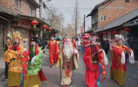 鑼鼓喧天東關(guān)里，喜氣洋洋中國(guó)年！縮略圖