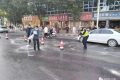 路面結(jié)冰存隱患，勉縣民警及時(shí)清理縮略圖