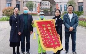 這個(gè)環(huán)衛(wèi)工人的暖心舉動(dòng)，讓外地人決定在漢中買房！縮略圖
