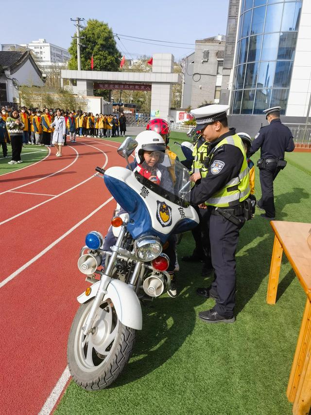 【全國中小學生安全教育日】漢中交警一大隊開講啦！插圖2