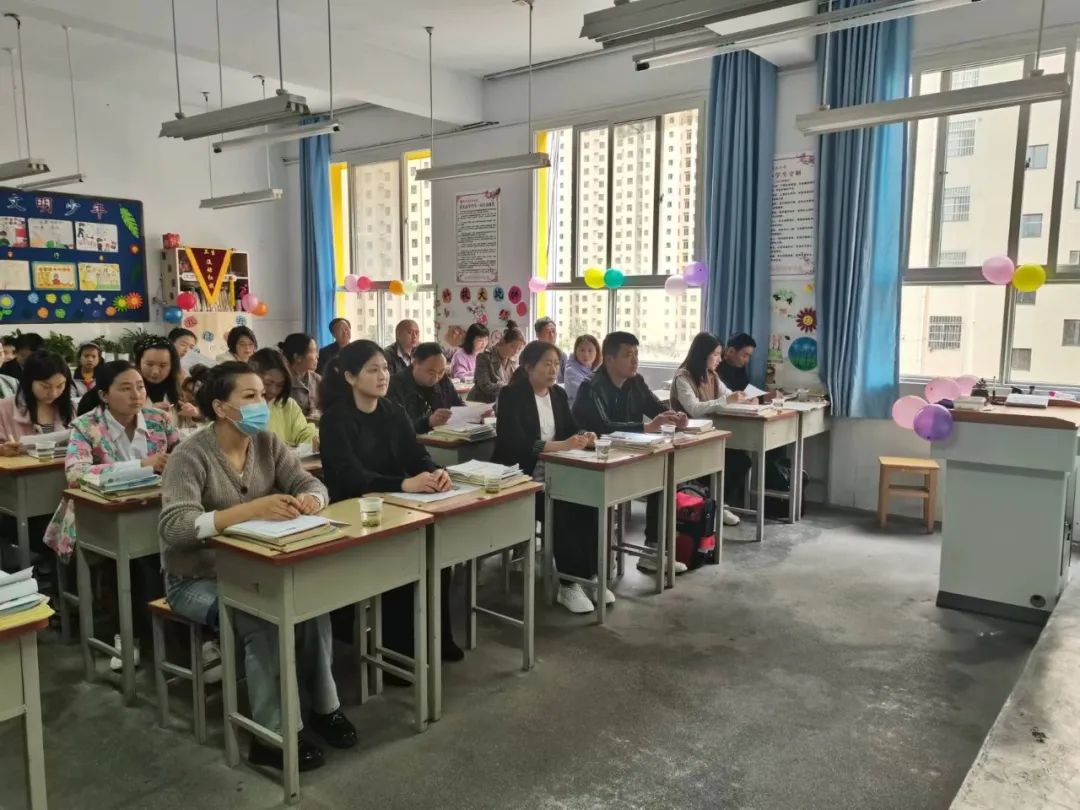 提燈引路 育夢成光——西鄉(xiāng)縣東關(guān)小學2023學年度春季學期家長會紀實
