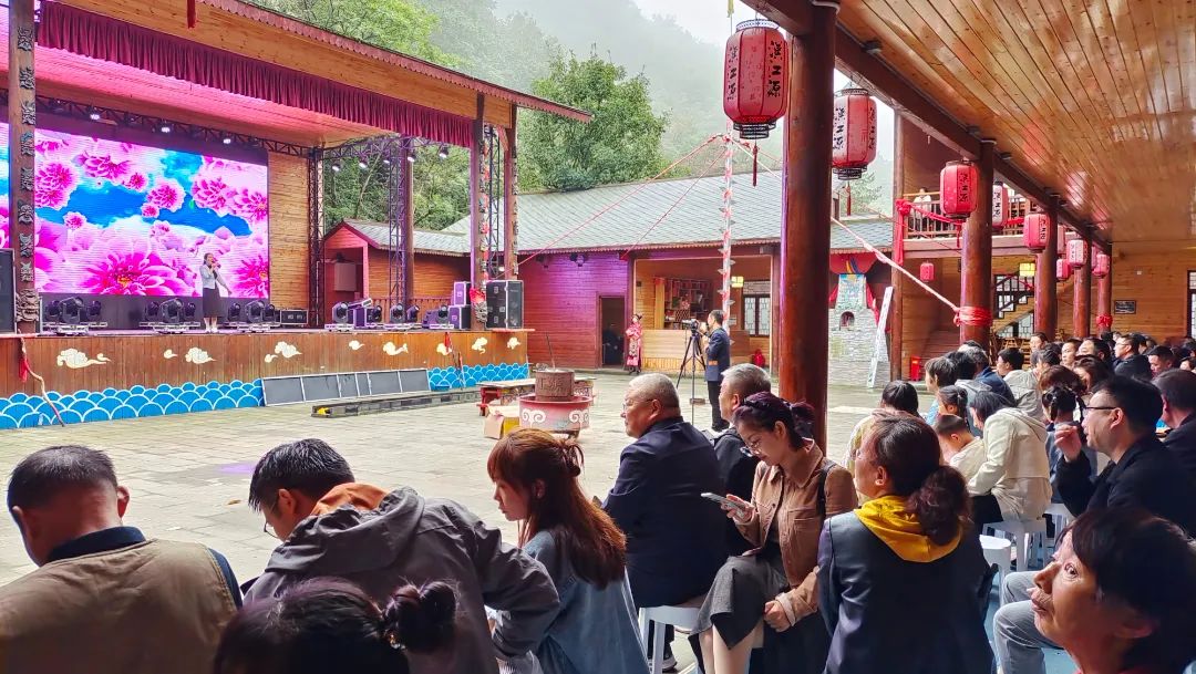 國(guó)興愛(ài)夢(mèng)源杯第一屆飲水思源話漢江旅游文化藝術(shù)博覽會(huì)暨全國(guó)第21屆旅游門券藝術(shù)收藏巡回展活動(dòng)在漢江源景區(qū)成功啟動(dòng) 國(guó)興愛(ài)夢(mèng)源杯第一屆飲水思源話漢江旅游文化藝術(shù)博覽會(huì)暨全國(guó)第21屆旅游門券藝術(shù)收藏巡回展活動(dòng)在漢江源景區(qū)成功啟動(dòng)