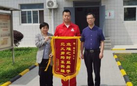 縱身一躍救人 彰顯英雄本色！為程長軍點贊！縮略圖