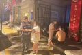 沉醉不知歸路？民警護(hù)送醉酒男子回家縮略圖