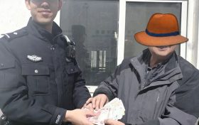 藏有3890元現(xiàn)金的舊鞋被當(dāng)垃圾丟棄，有驚無險!縮略圖